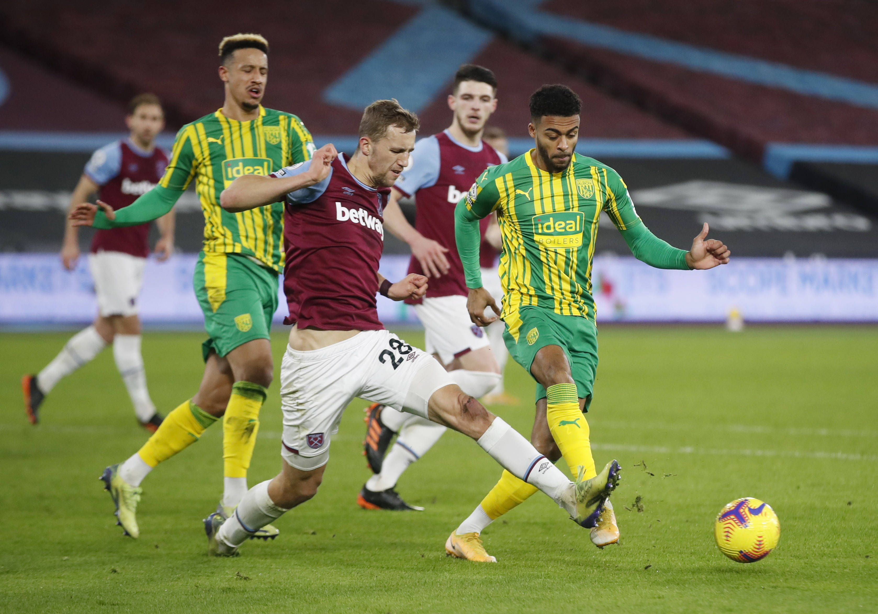 於兩個聯賽 於兩個聯賽